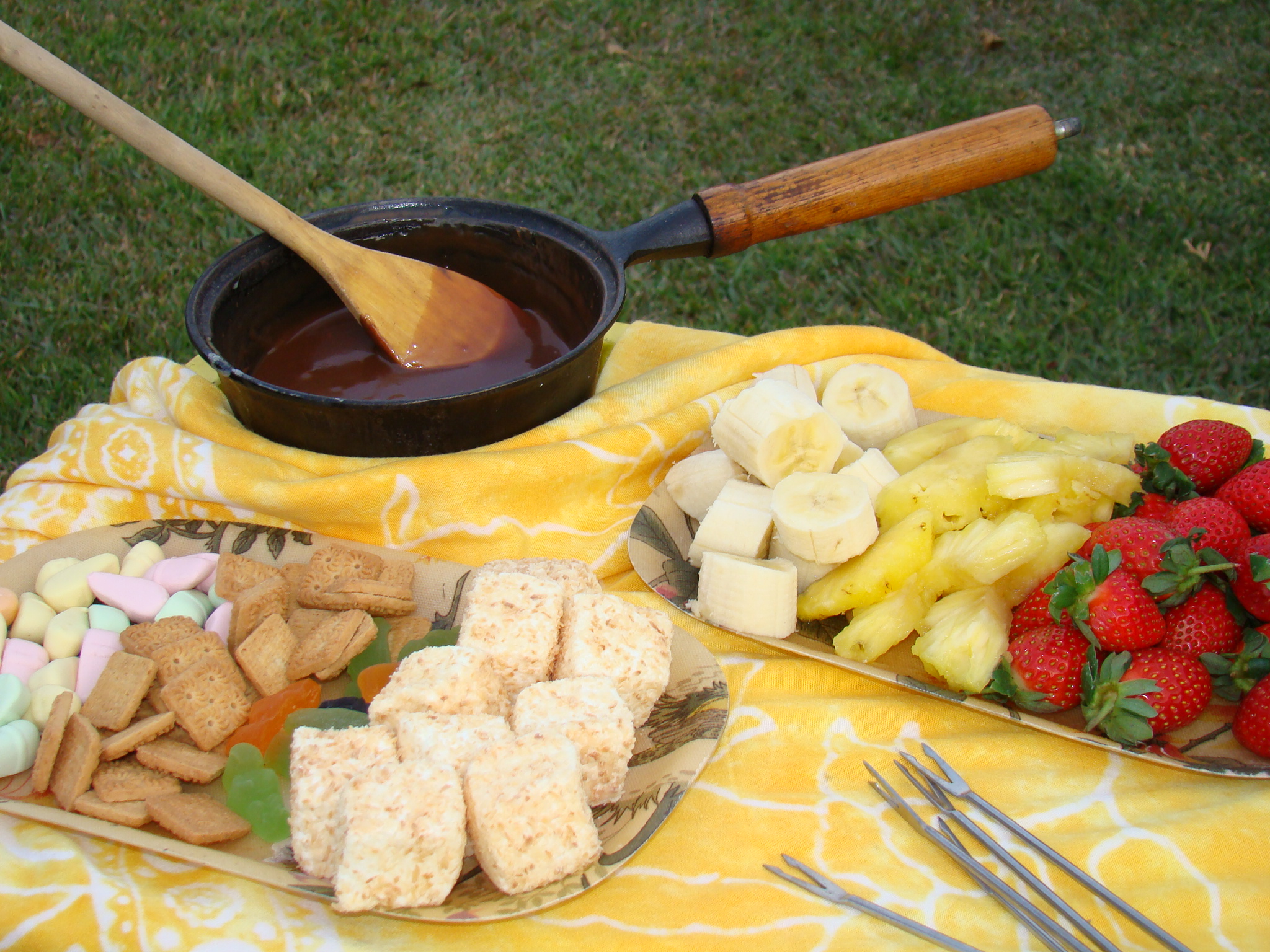 Braai Dessert Easy Chocolate Fondue Fired Up Cooking SA braai-dessert-easy-chocolate-fondue-fired-up-cooking-sa